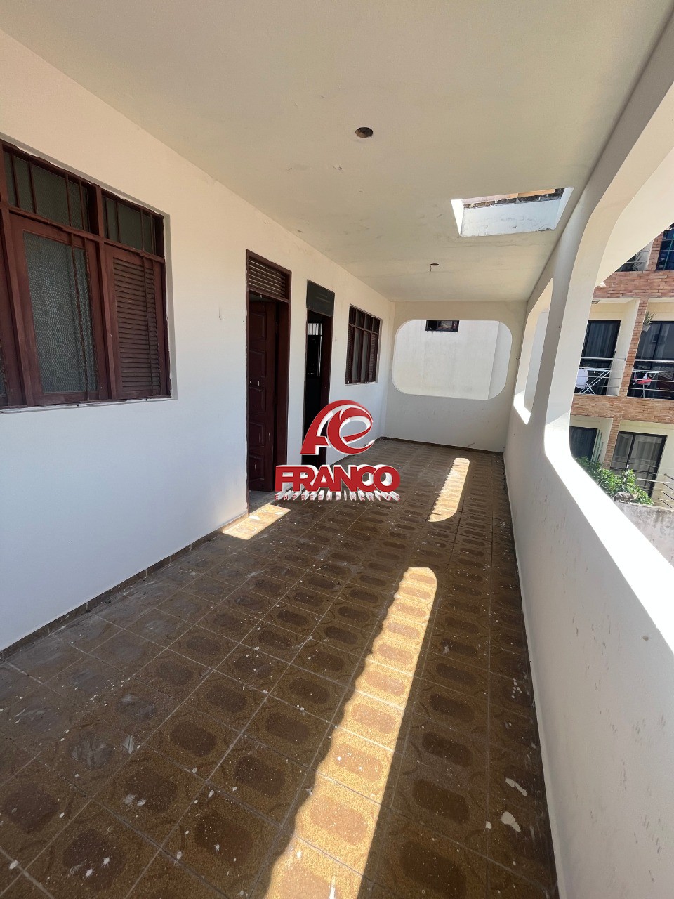 Casa à venda com 8 quartos, 480m² - Foto 9