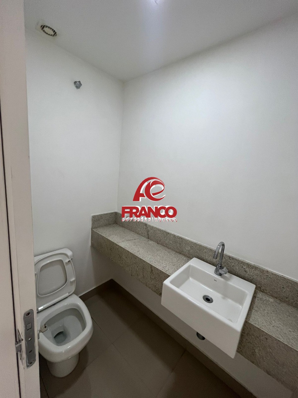 Apartamento para alugar com 3 quartos, 196m² - Foto 16