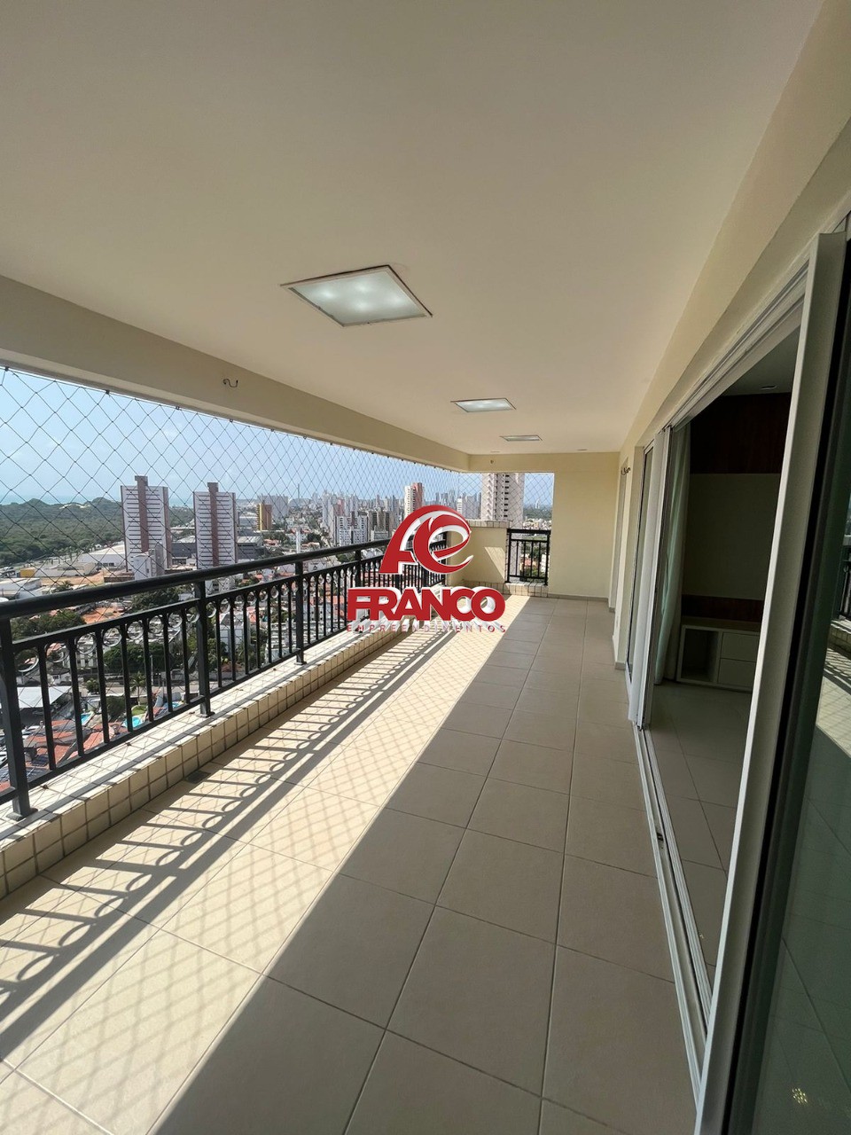 Apartamento para alugar com 3 quartos, 196m² - Foto 11