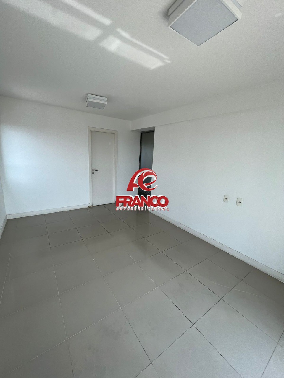 Apartamento para alugar com 3 quartos, 196m² - Foto 18