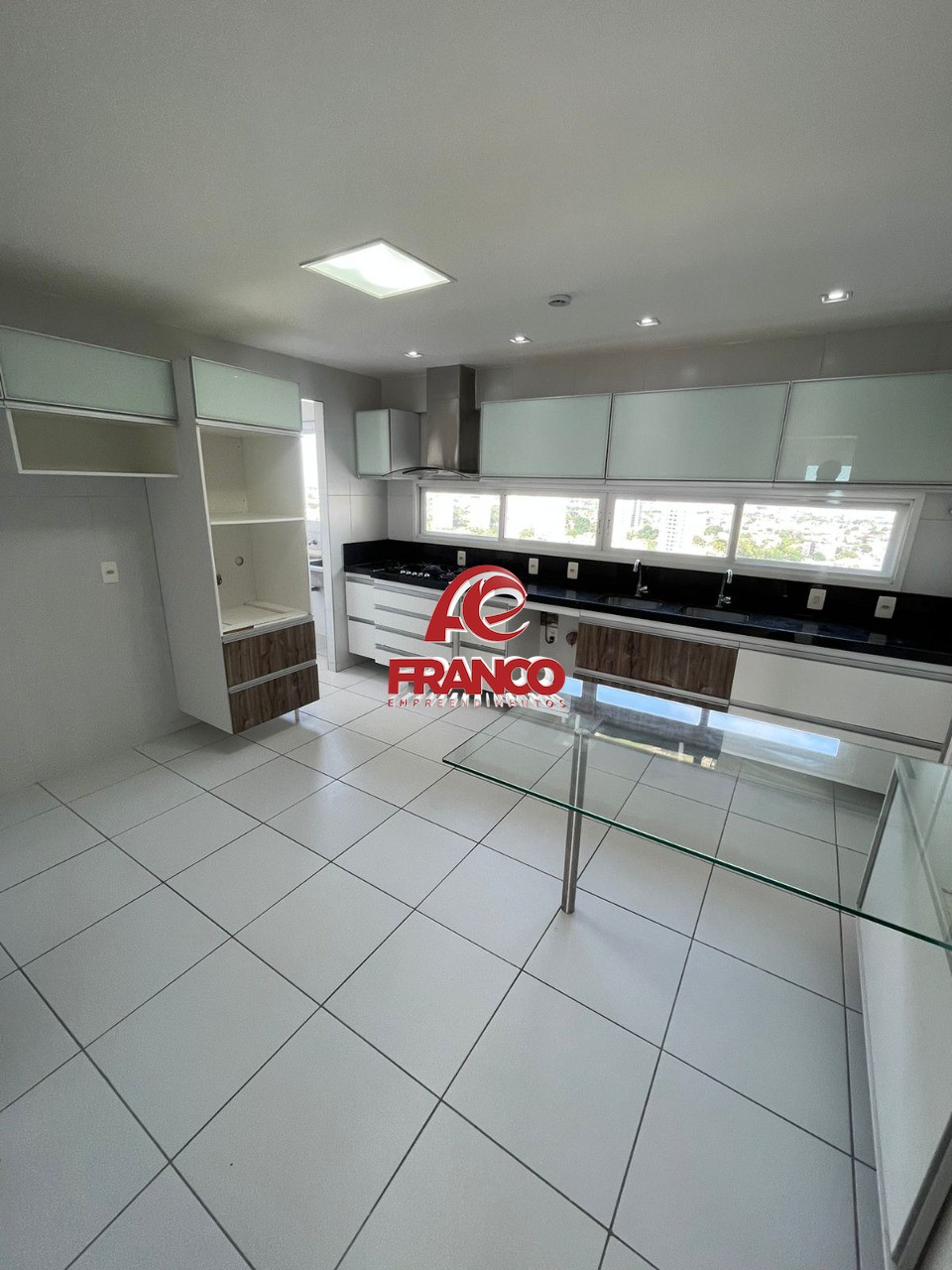 Apartamento para alugar com 3 quartos, 196m² - Foto 40