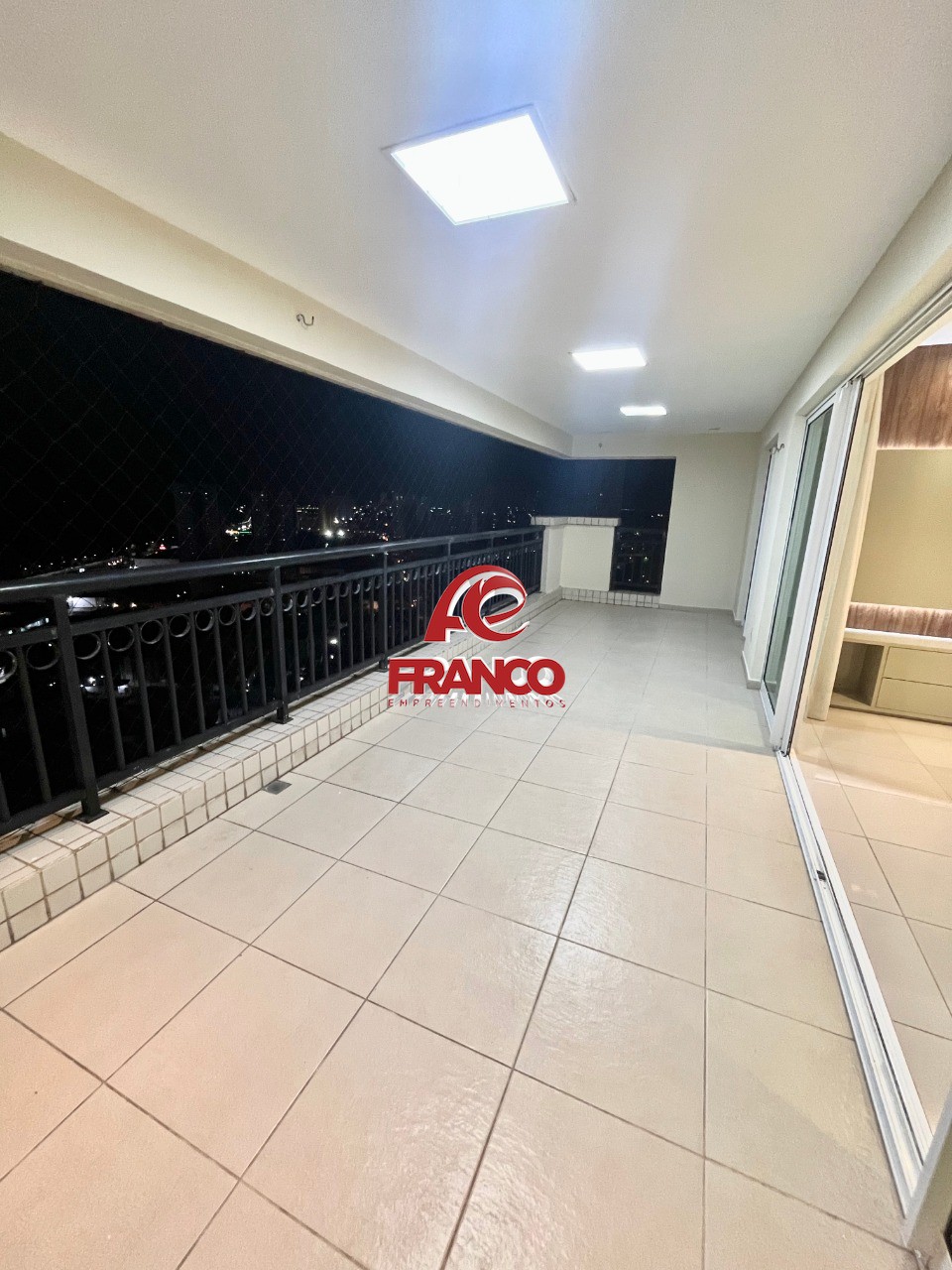 Apartamento para alugar com 3 quartos, 196m² - Foto 14