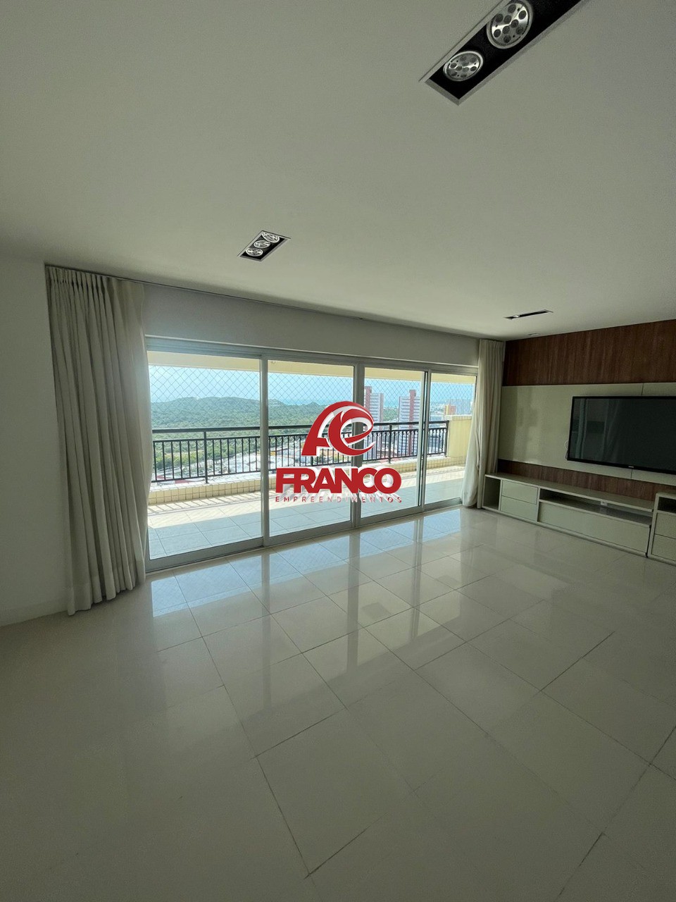 Apartamento para alugar com 3 quartos, 196m² - Foto 5