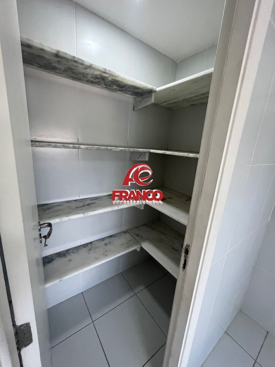 Apartamento para alugar com 3 quartos, 196m² - Foto 42