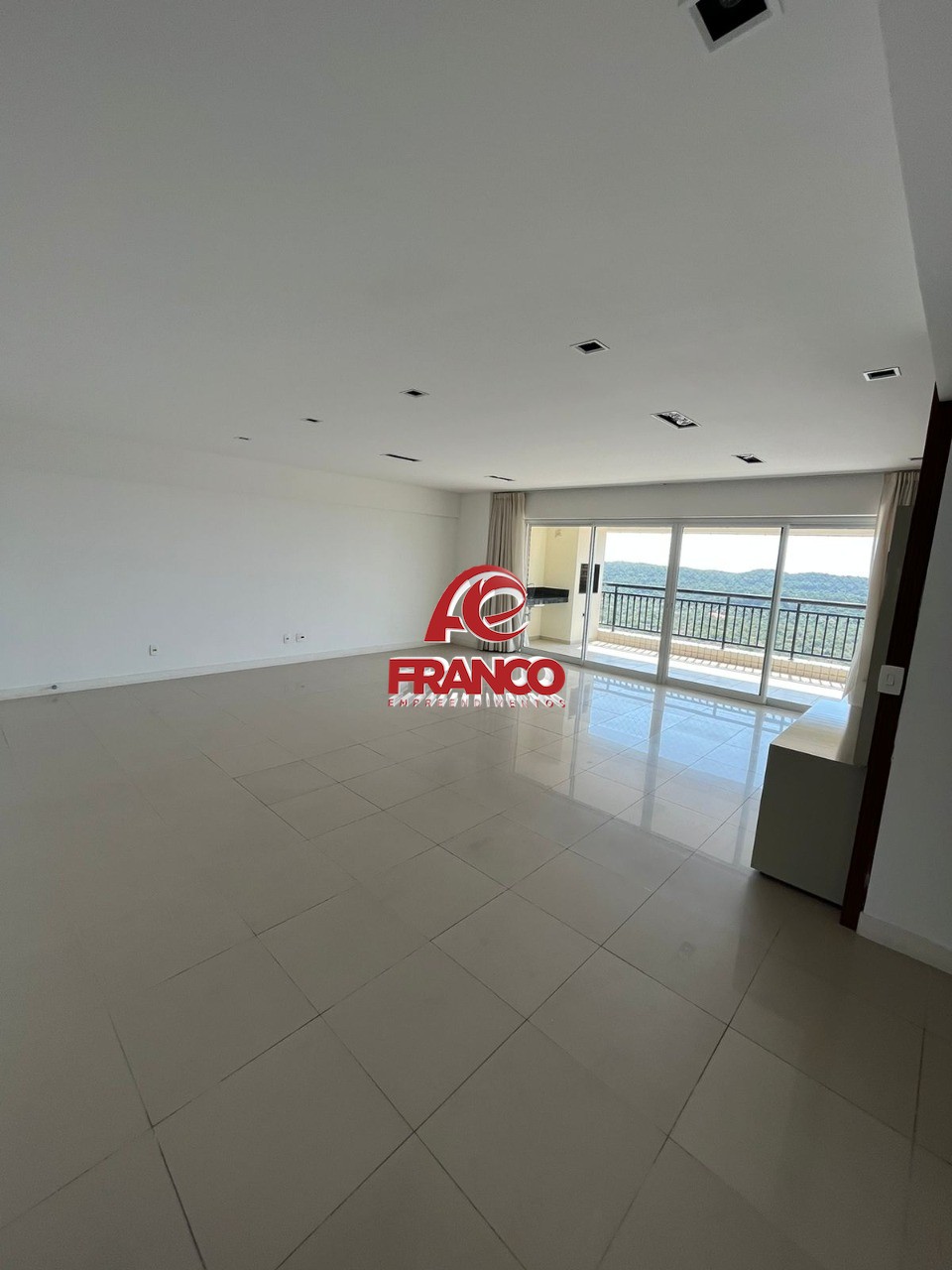 Apartamento para alugar com 3 quartos, 196m² - Foto 6