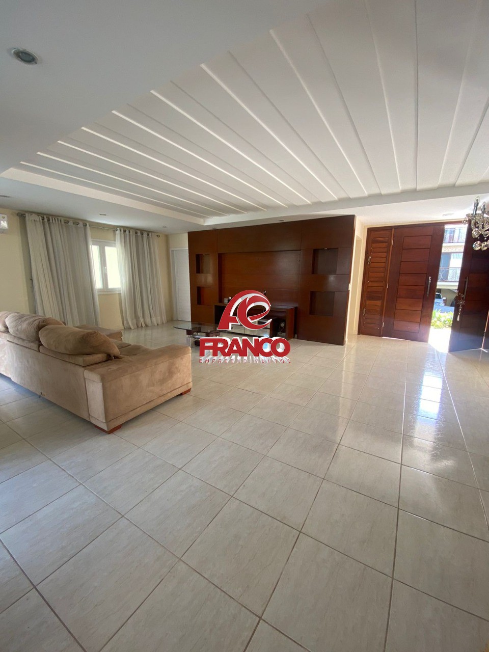 Casa à venda com 3 quartos, 300m² - Foto 3