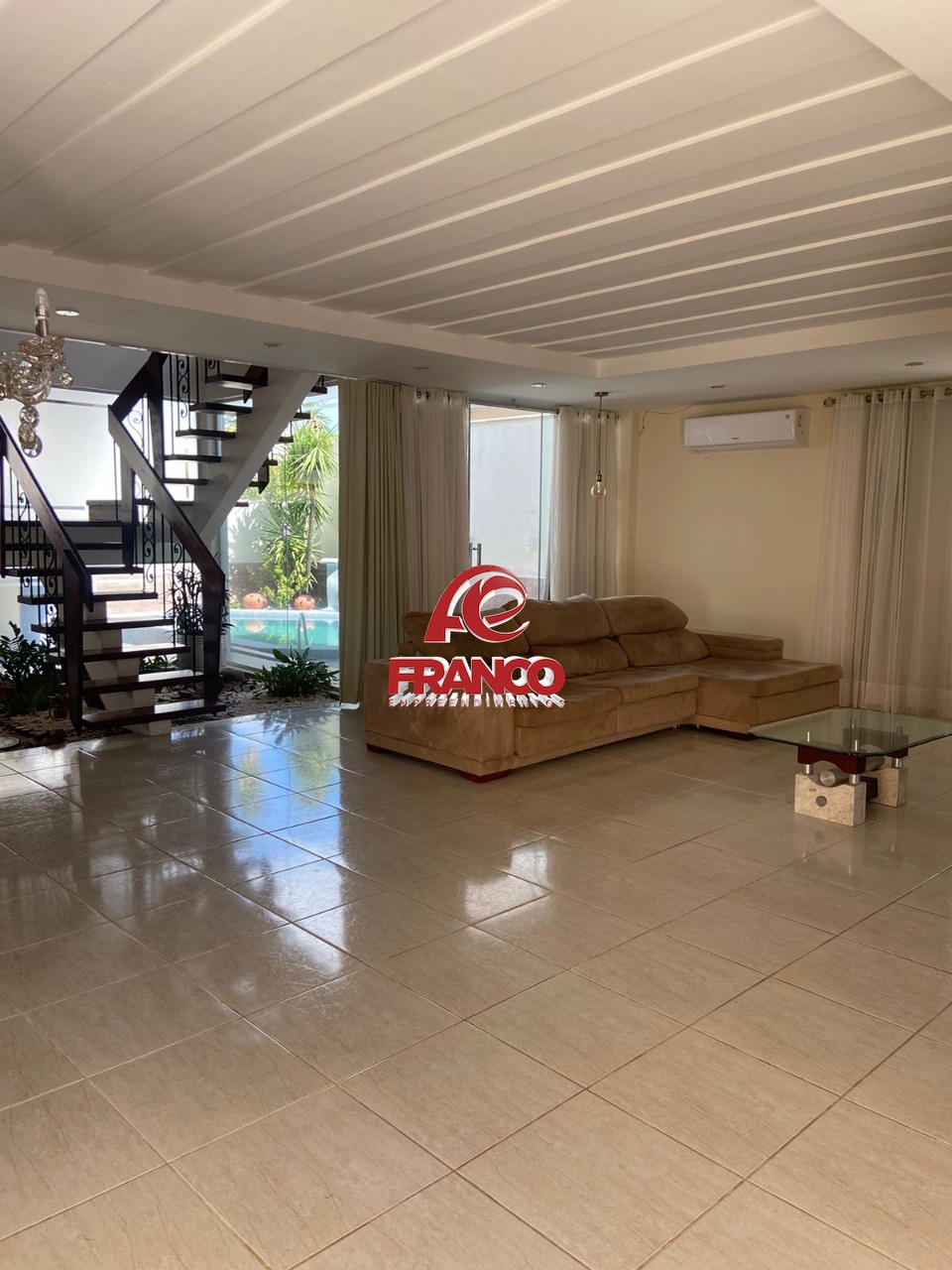 Casa à venda com 3 quartos, 300m² - Foto 2