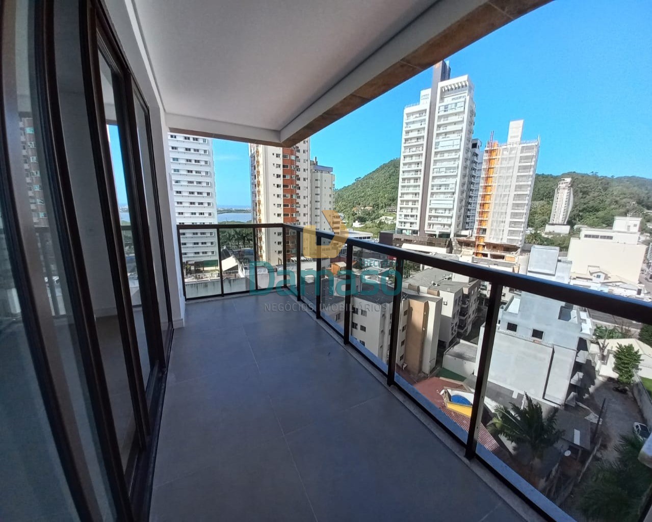 Apartamento à venda com 3 quartos, 101m² - Foto 1