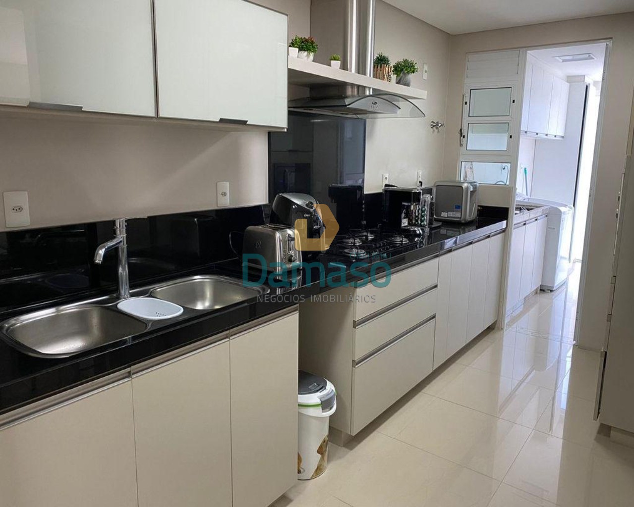 Apartamento à venda com 3 quartos, 304m² - Foto 1