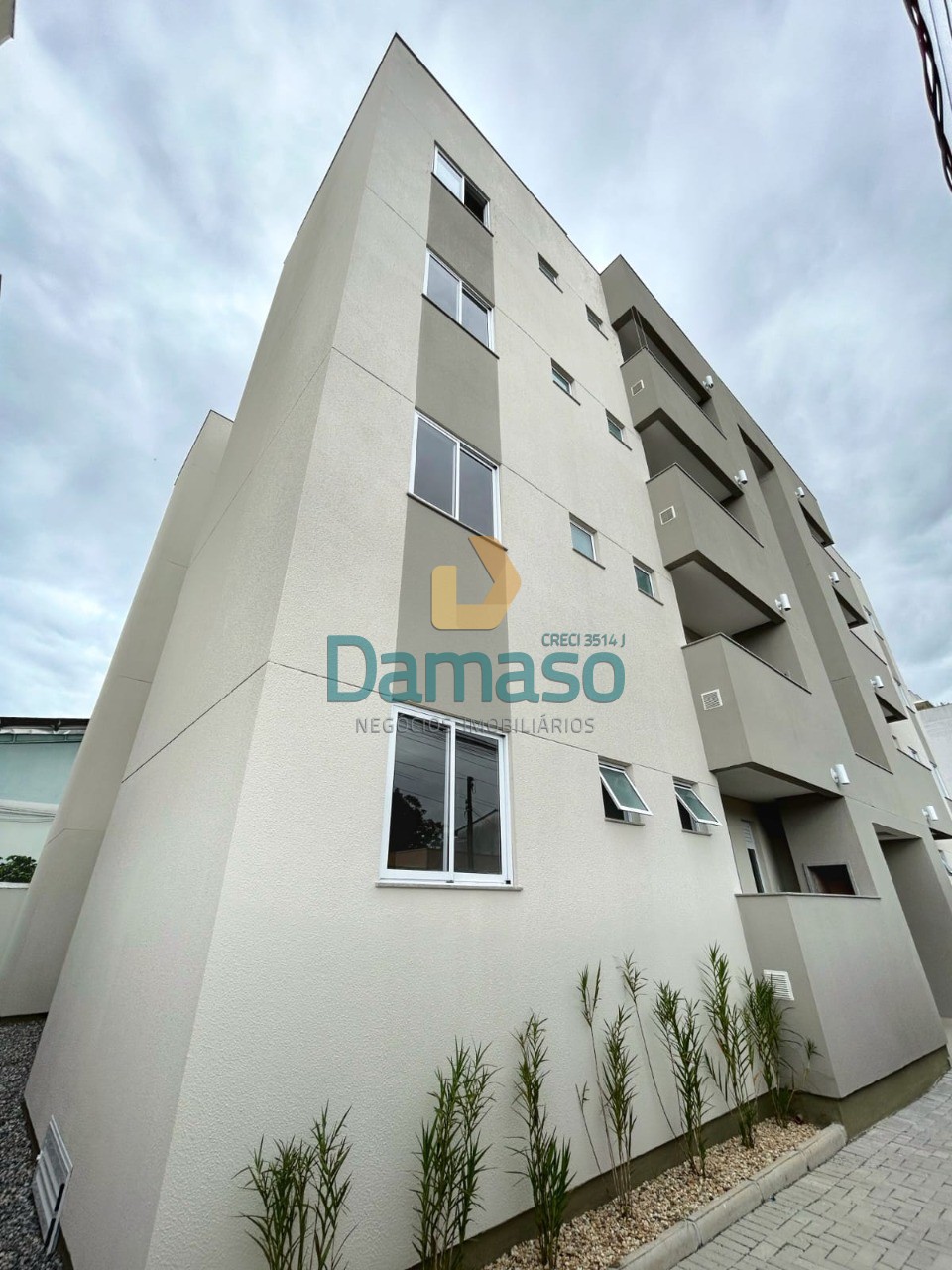 Apartamento à venda com 2 quartos, 67m² - Foto 2