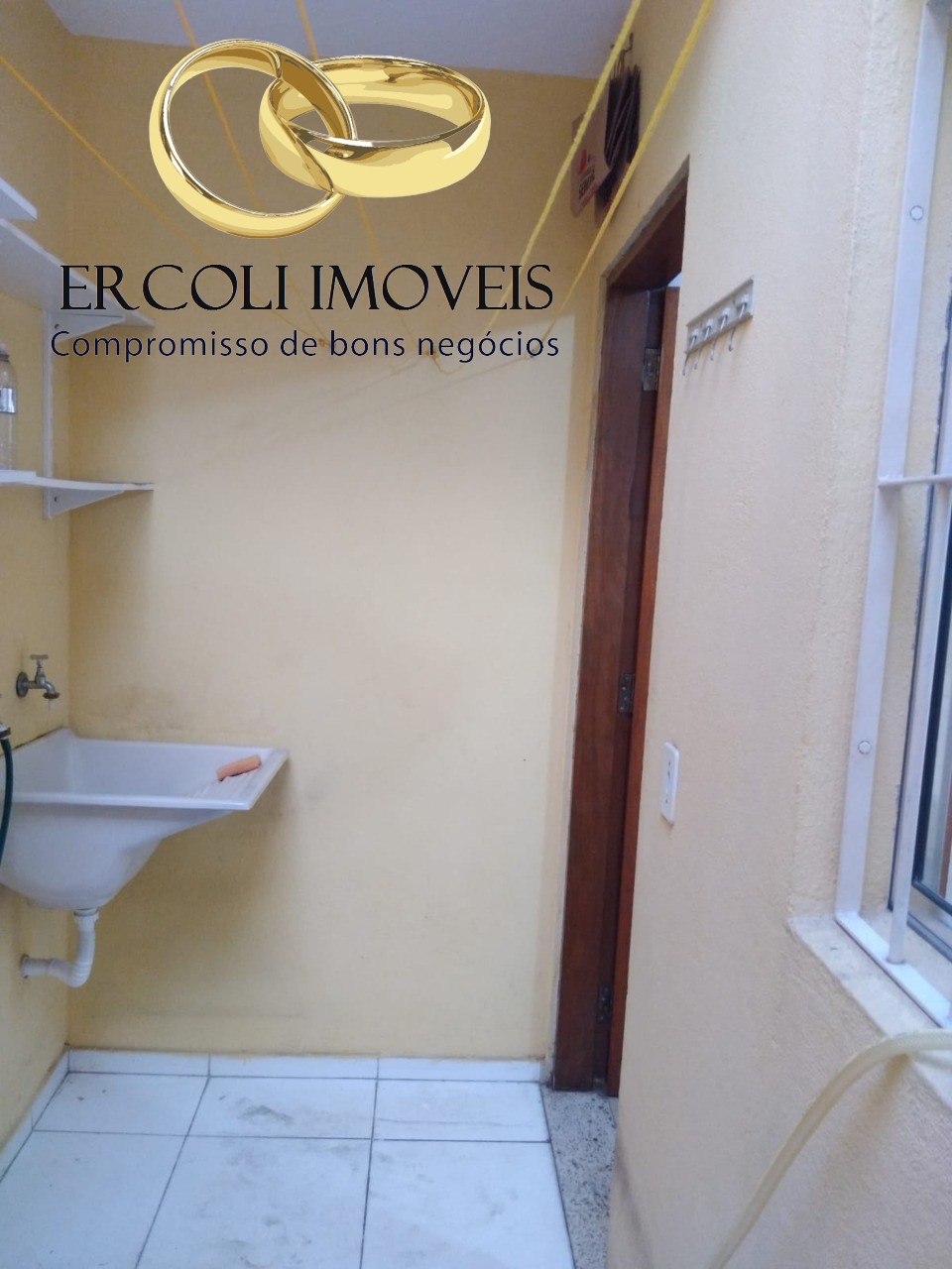 Casa à venda com 2 quartos, 80m² - Foto 2