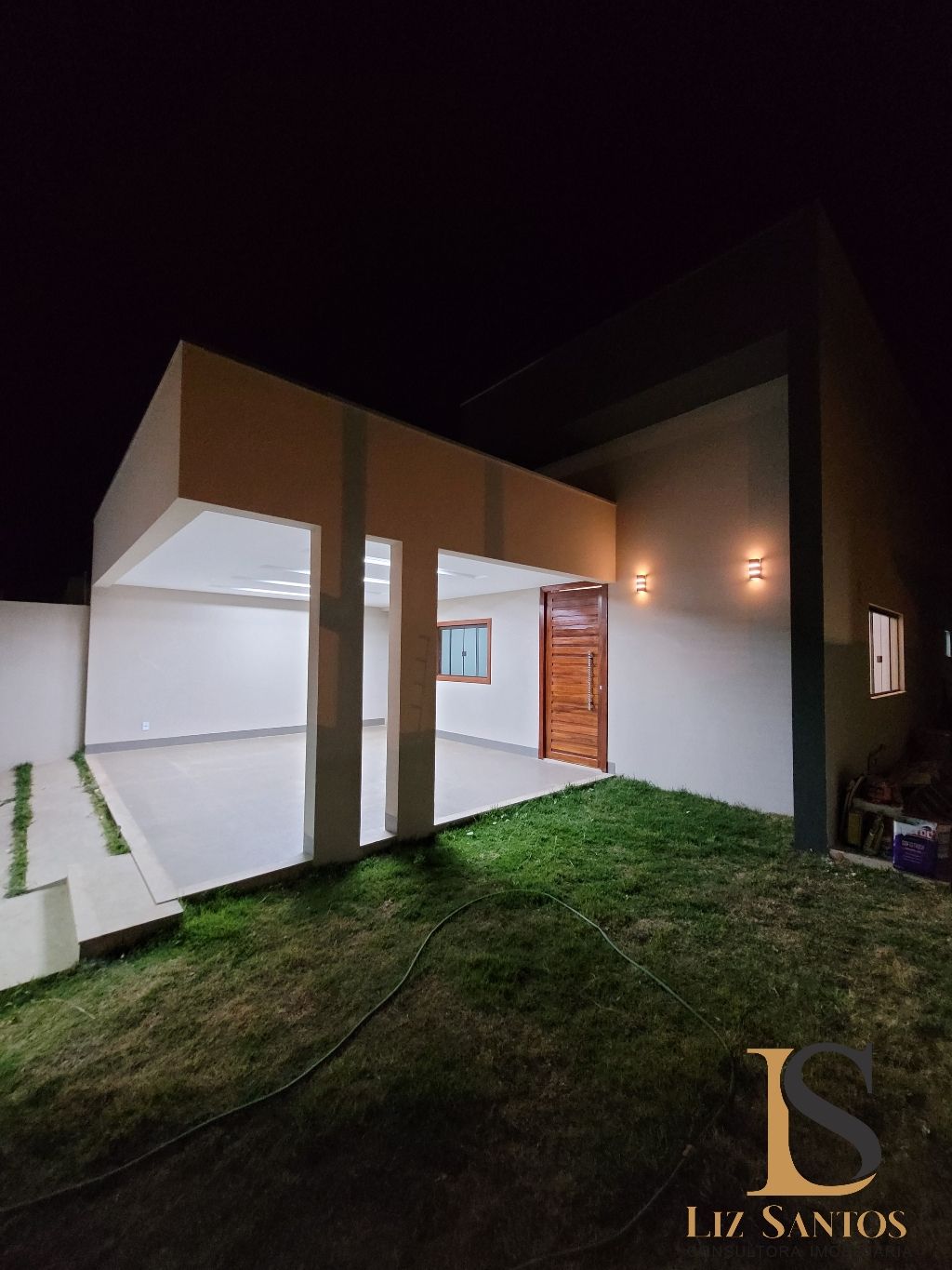 Casa à venda com 3 quartos, 175m² - Foto 1