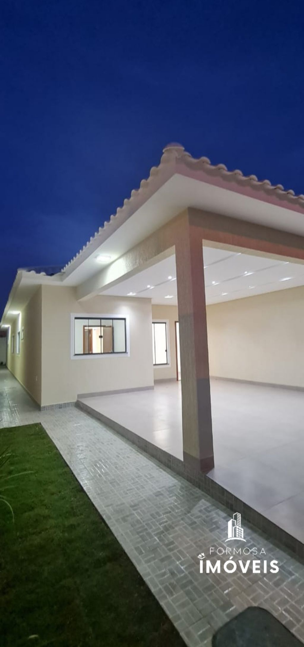 Casa à venda com 3 quartos, 255m² - Foto 1