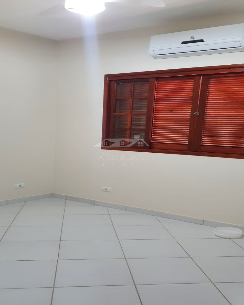 Casa à venda com 4 quartos, 140m² - Foto 4