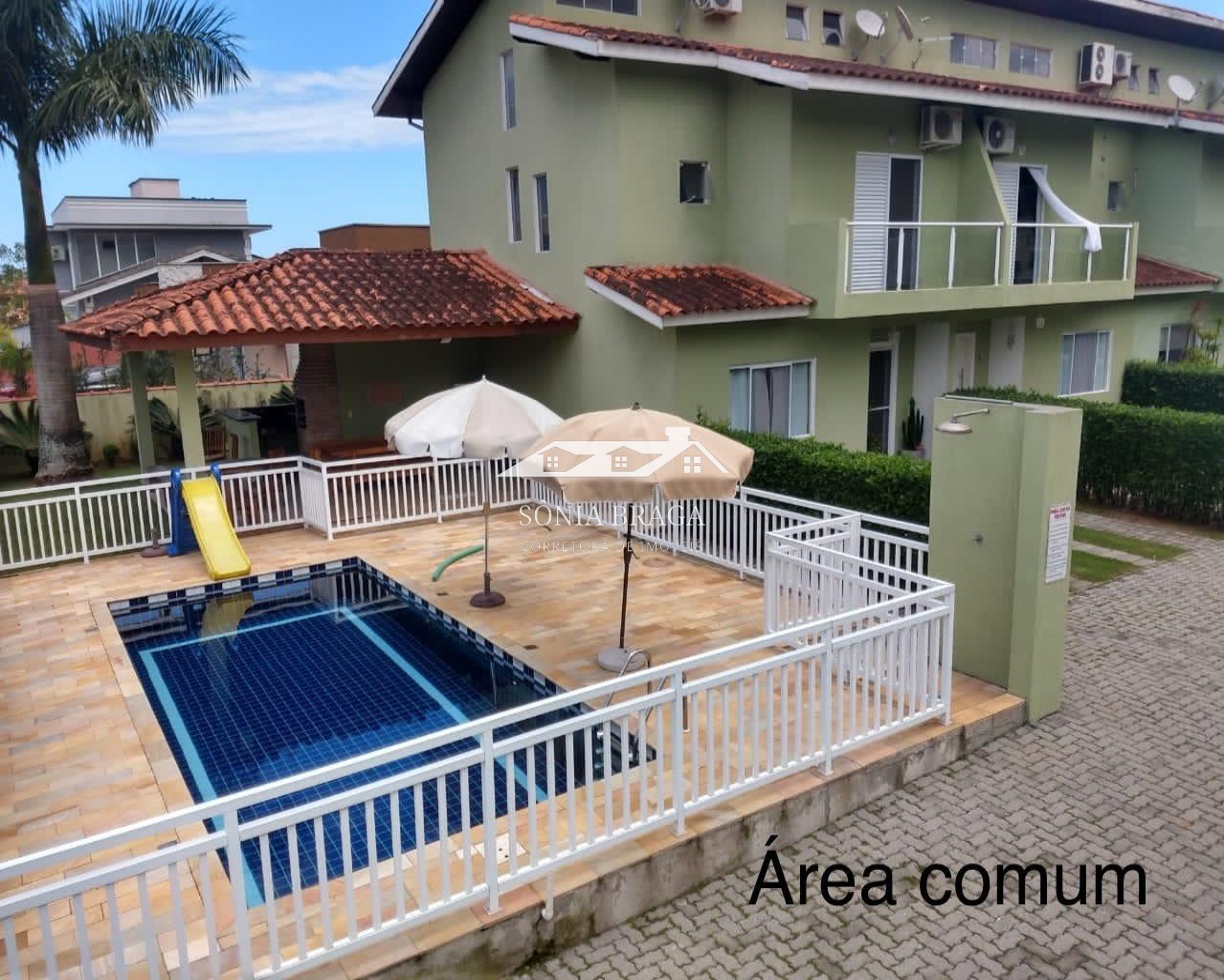 Casa à venda com 4 quartos, 140m² - Foto 1