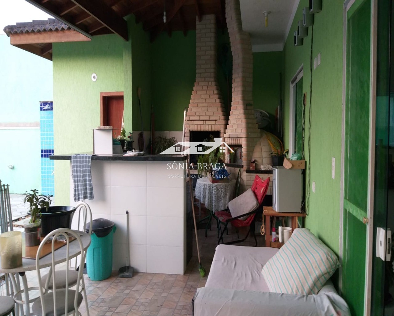 Casa à venda com 4 quartos, 250m² - Foto 2