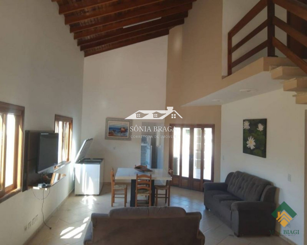 Casa à venda com 5 quartos, 250m² - Foto 2