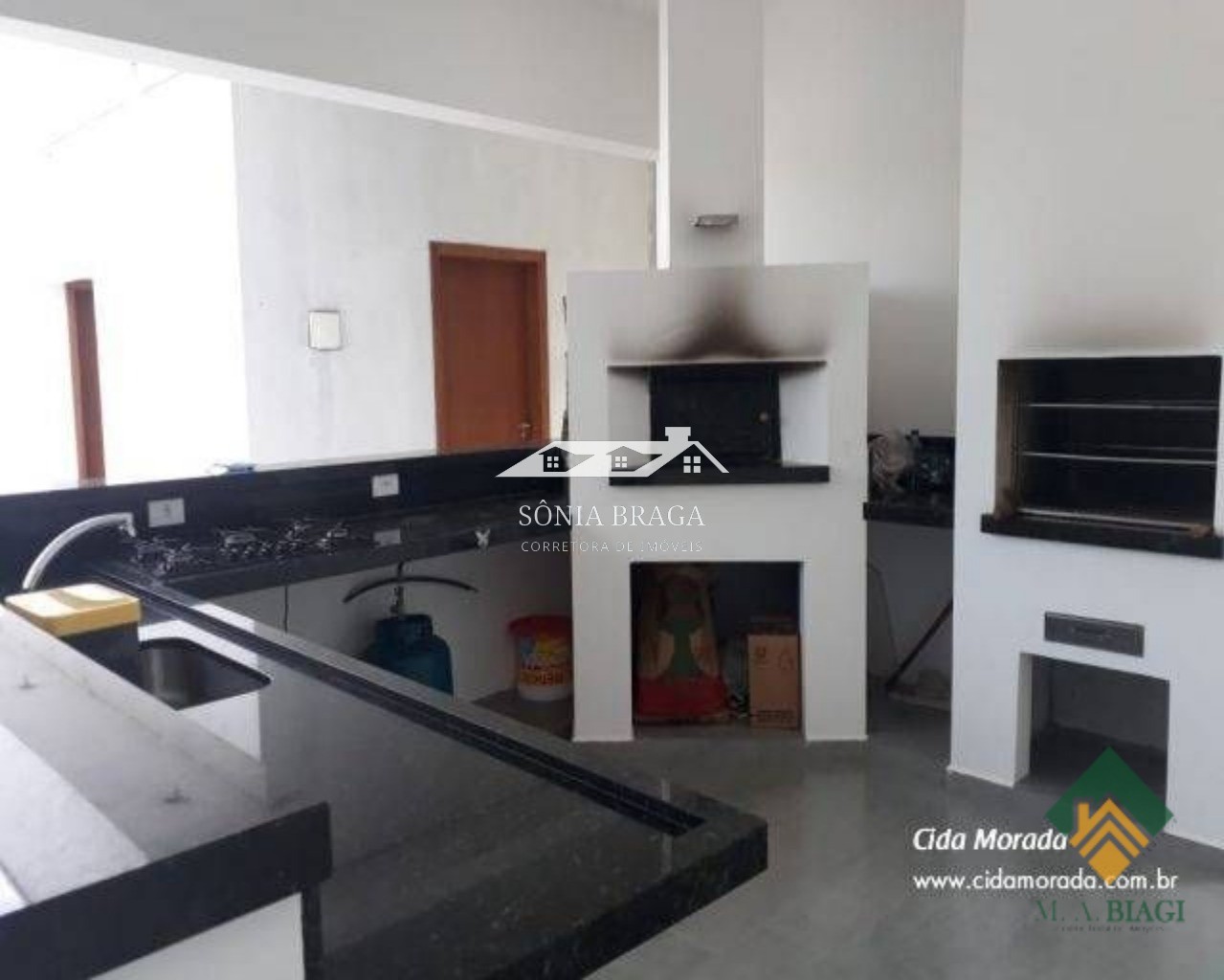 Casa à venda com 4 quartos, 270m² - Foto 2