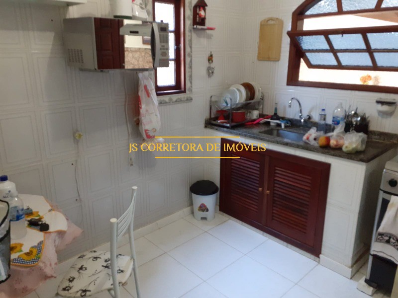 Casa à venda com 2 quartos, 100m² - Foto 2