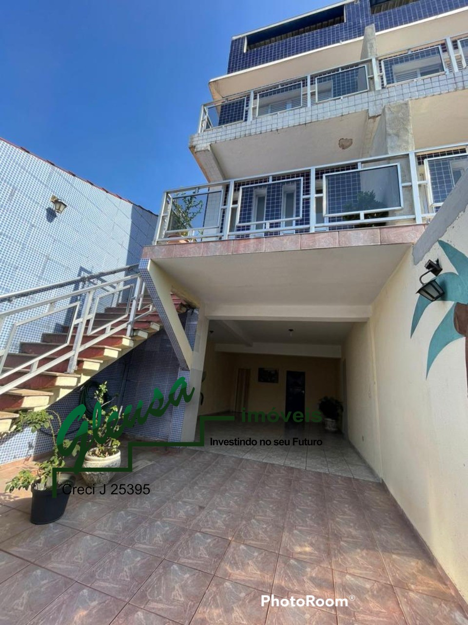 Casa à venda e aluguel com 3 quartos, 300m² - Foto 1