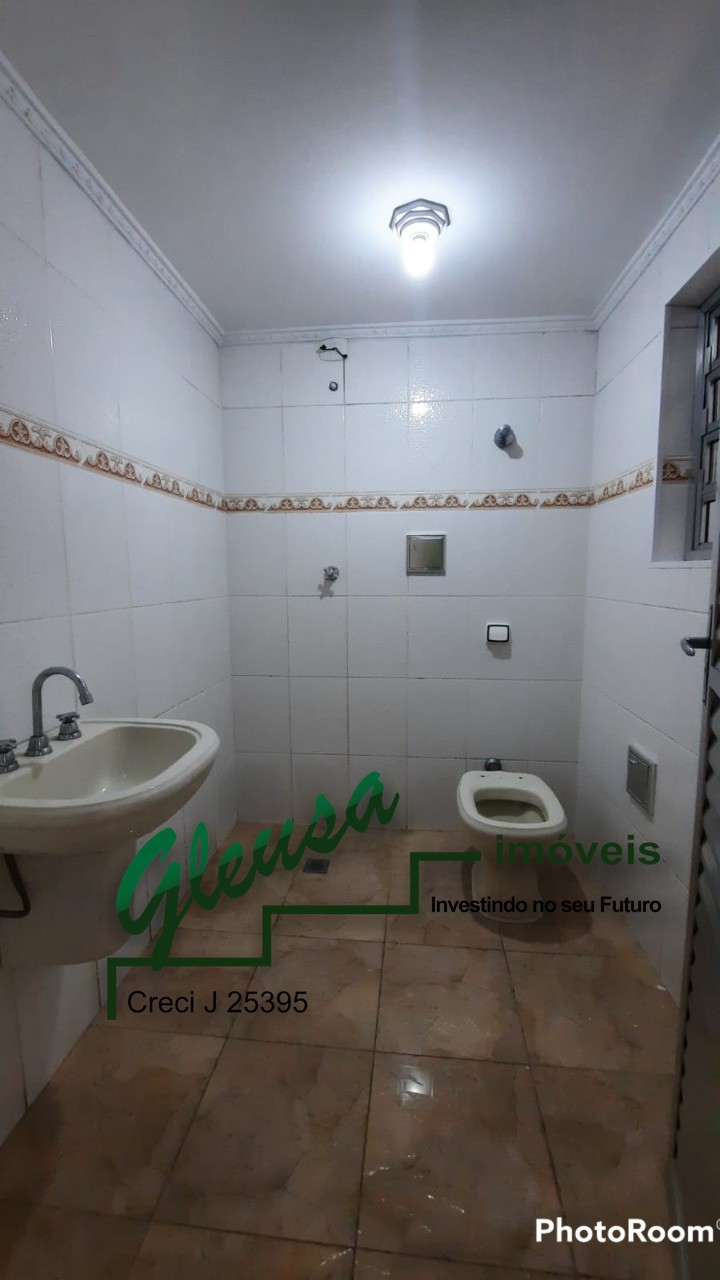 Casa para alugar com 2 quartos, 40m² - Foto 15