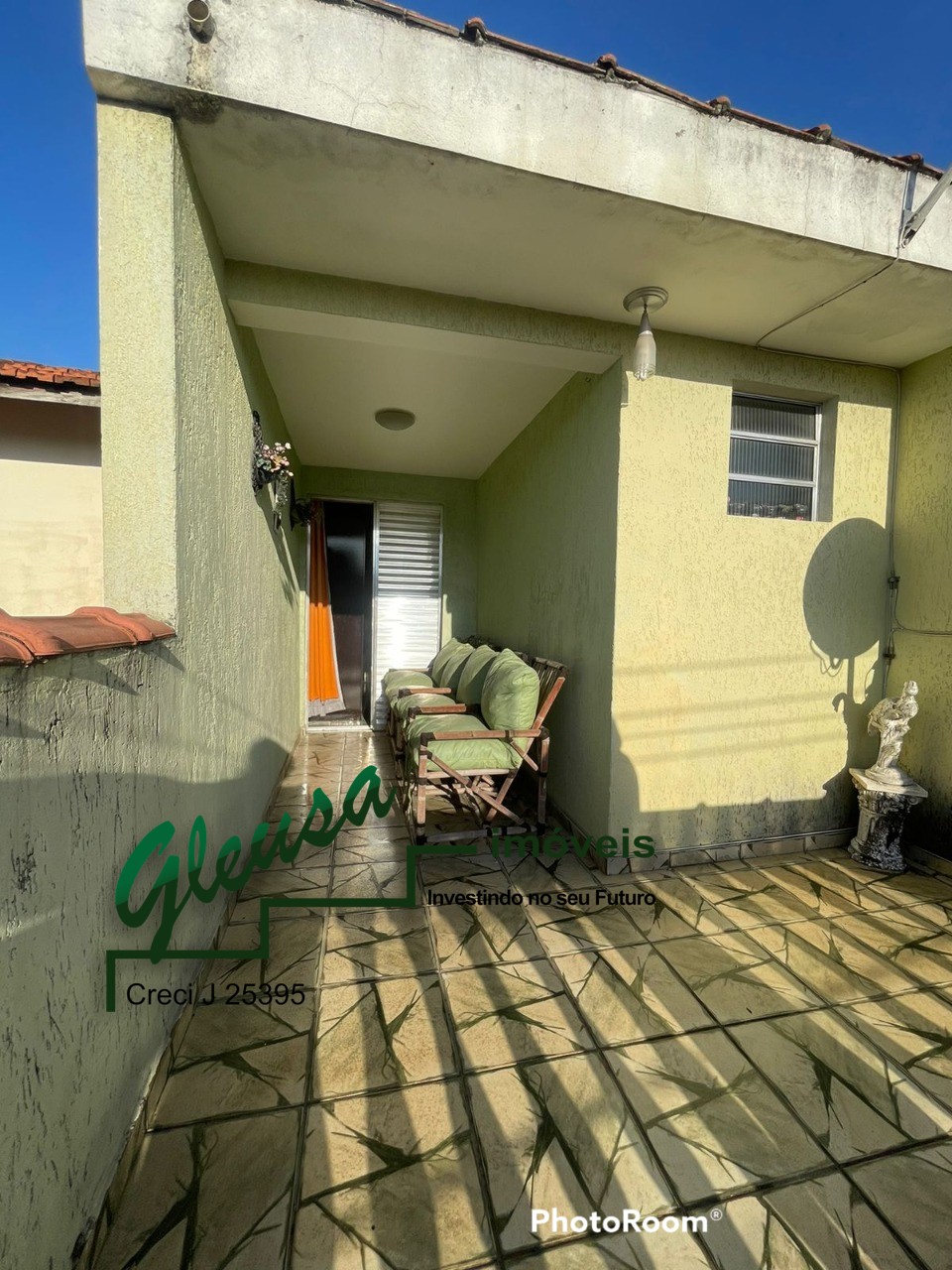 Casa à venda com 3 quartos, 60m² - Foto 2