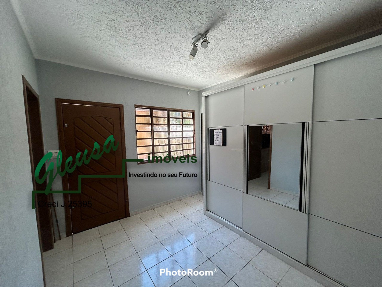 Casa para alugar com 2 quartos, 50m² - Foto 11