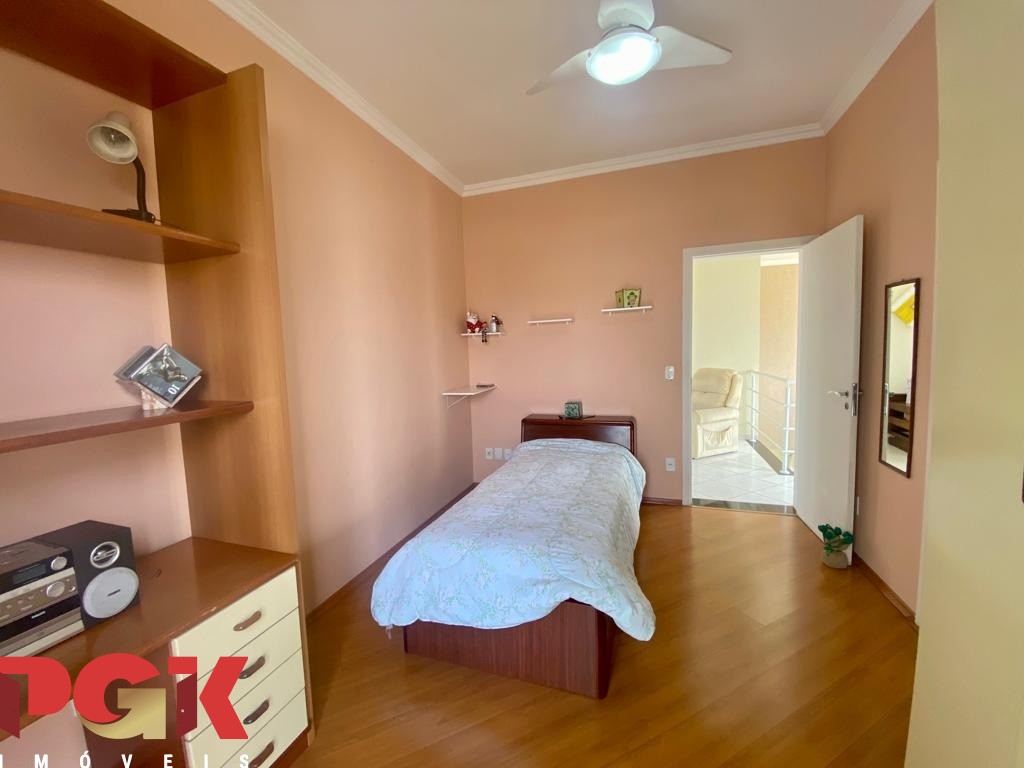 Casa à venda com 3 quartos, 600m² - Foto 11