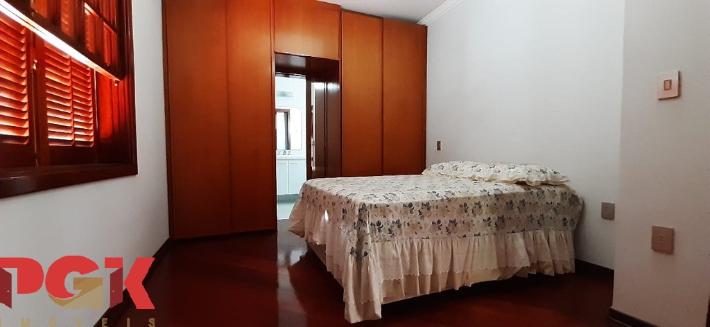 Casa à venda com 4 quartos, 376m² - Foto 9