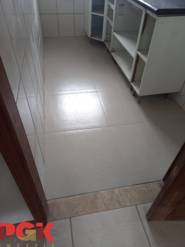 Casa à venda com 3 quartos, 100m² - Foto 4