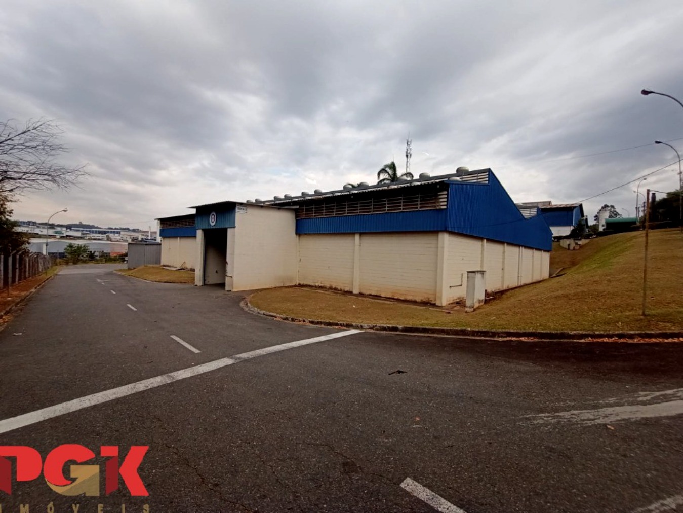 Depósito-Galpão-Armazém para alugar, 1700m² - Foto 1