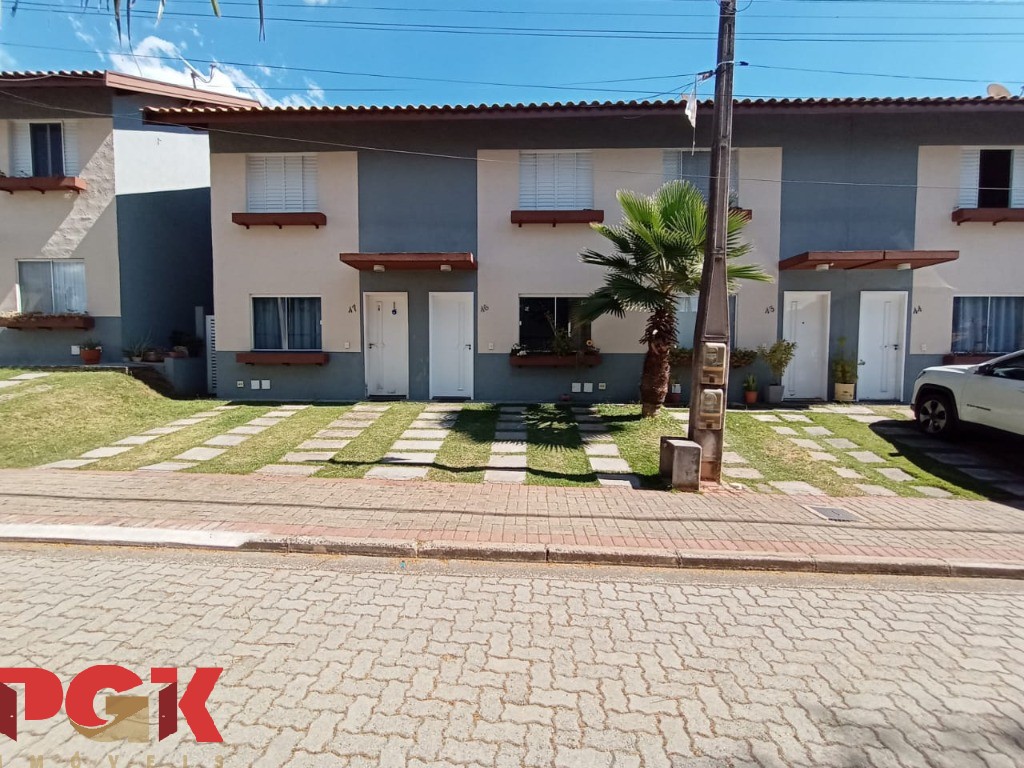 Casa à venda com 2 quartos, 75m² - Foto 1