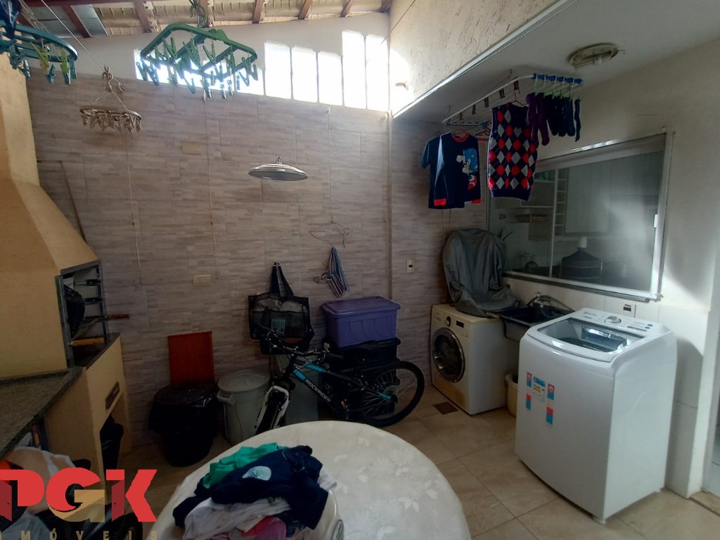 Casa à venda com 2 quartos, 75m² - Foto 13