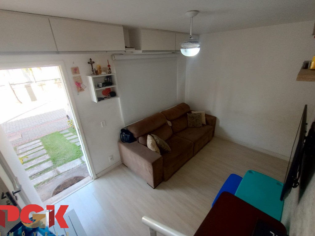 Casa à venda com 2 quartos, 75m² - Foto 2