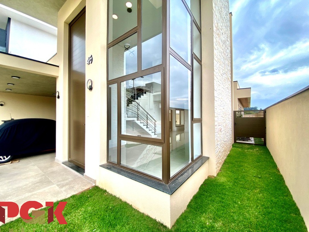 Casa, 3 quartos, 241 m² - Foto 2