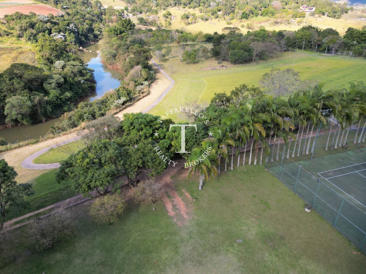 Fazenda à venda com 7 quartos, 1500m² - Foto 4