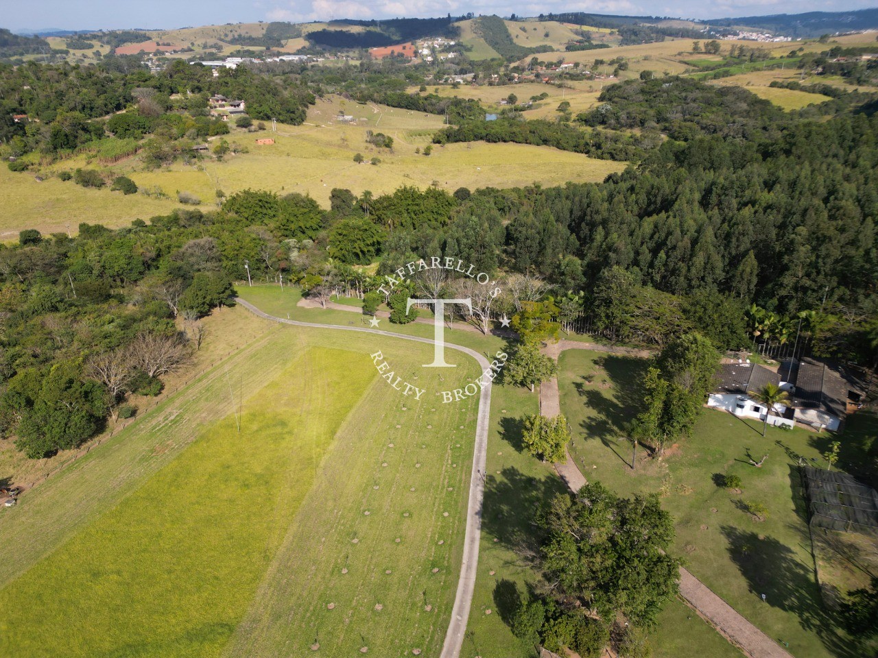 Fazenda à venda com 7 quartos, 1500m² - Foto 2