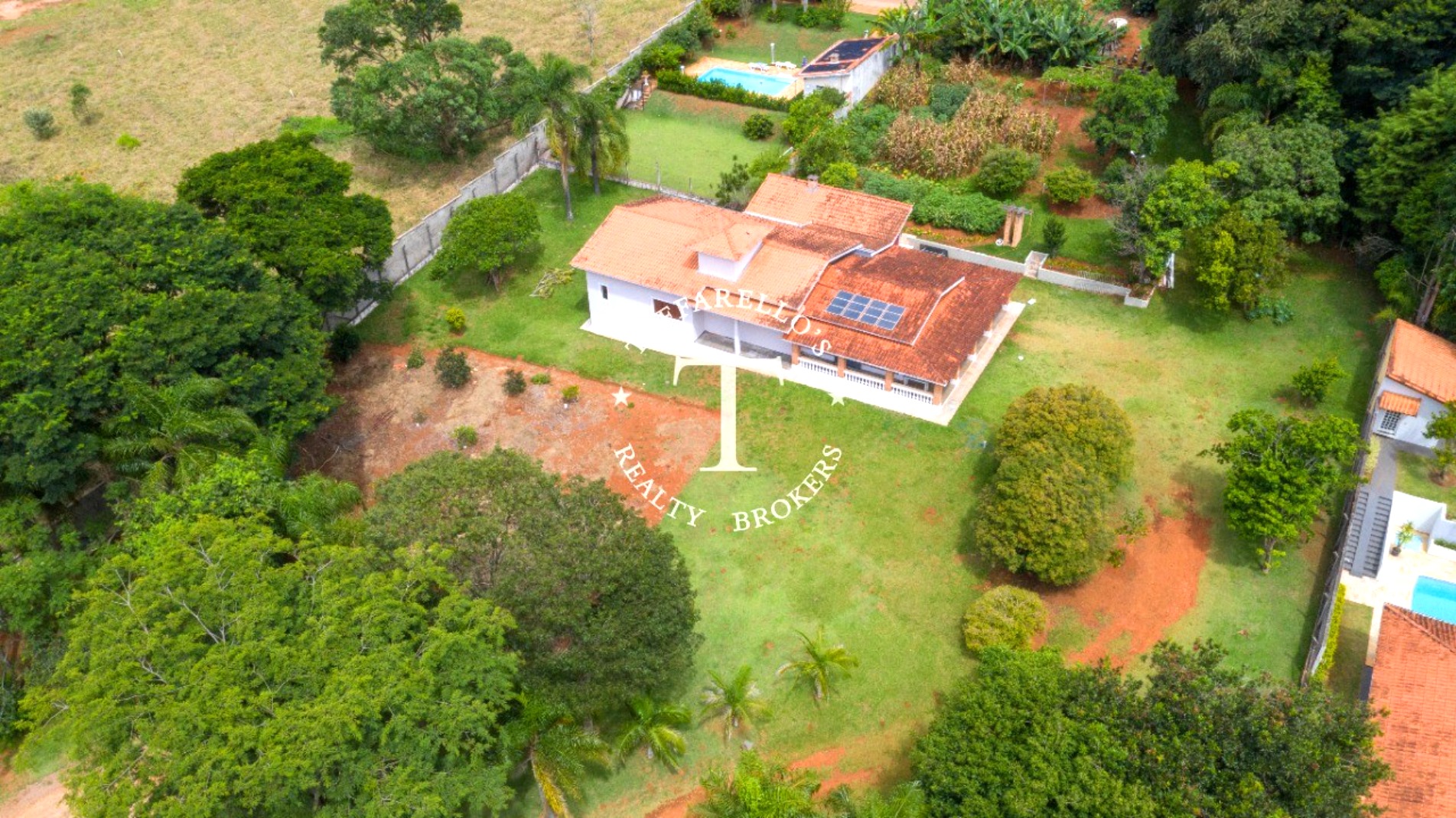 Casa de Condomínio à venda com 4 quartos, 296m² - Foto 1