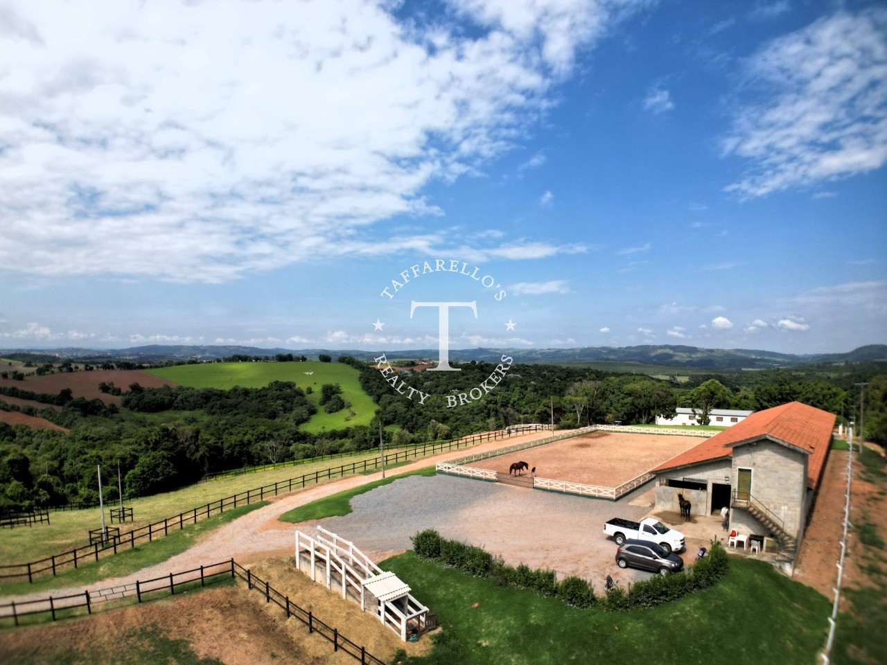 Fazenda à venda com 5 quartos, 2000m² - Foto 2