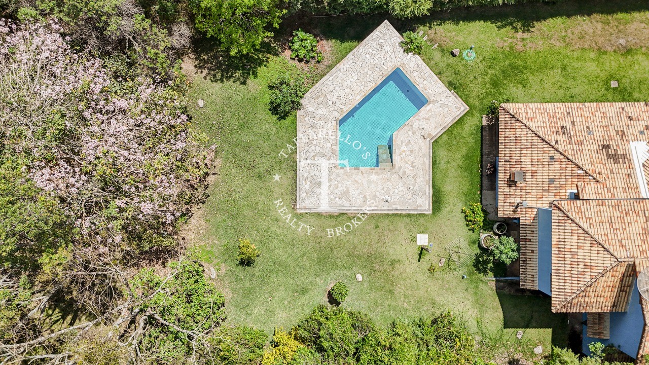 Casa de Condomínio à venda com 4 quartos, 250m² - Foto 1