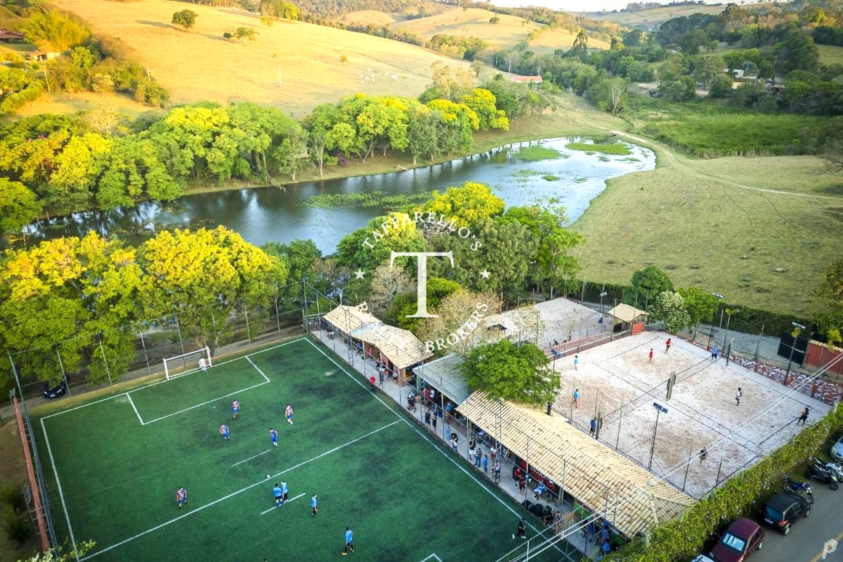 Fazenda à venda com 4 quartos, 500m² - Foto 1