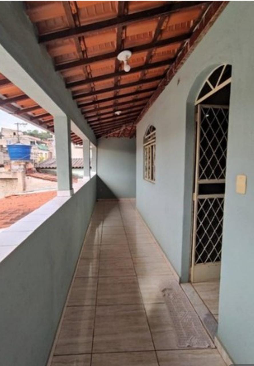 Casa à venda com 4 quartos, 140m² - Foto 2