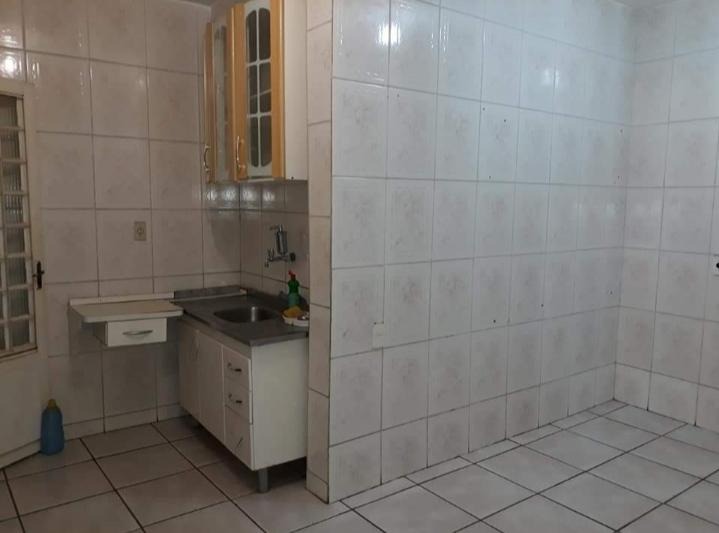 Casa à venda com 3 quartos, 220m² - Foto 11