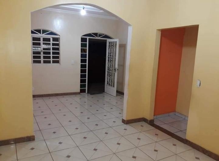 Casa à venda com 3 quartos, 220m² - Foto 2