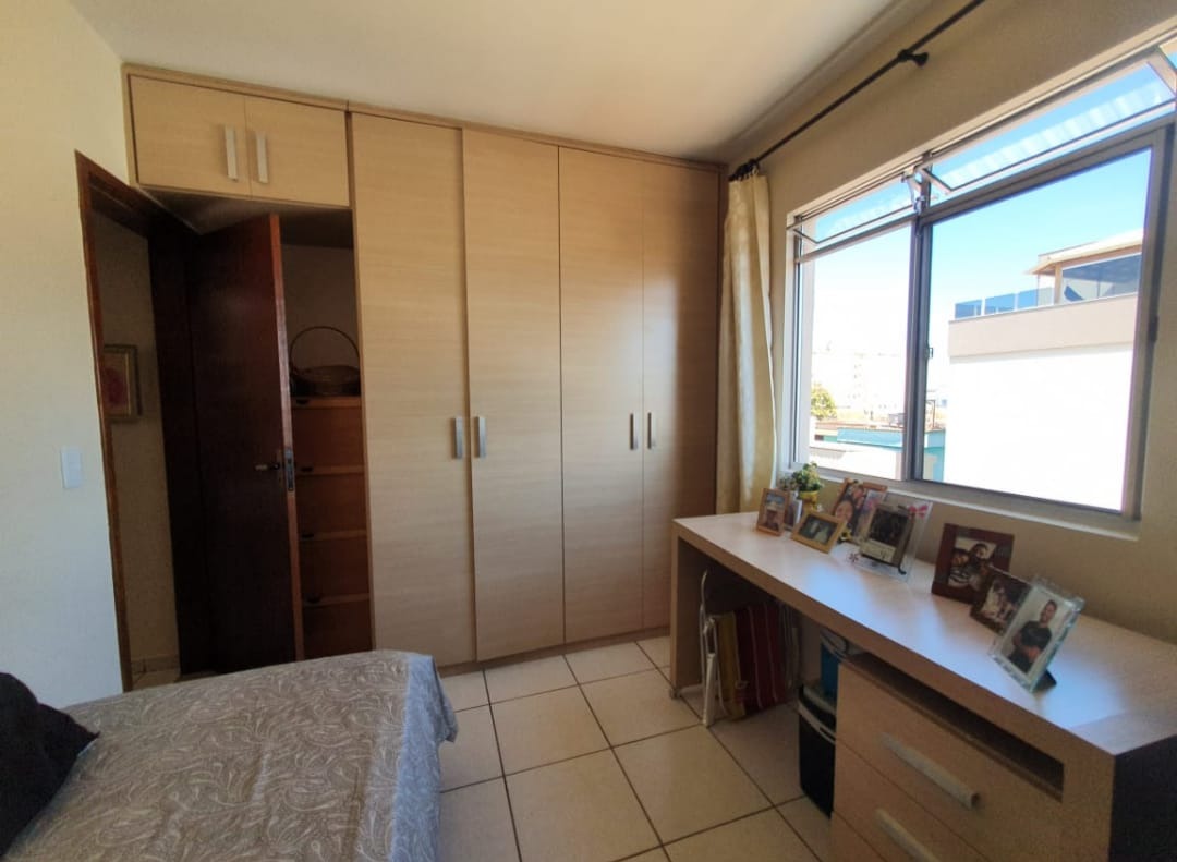 Apartamento à venda com 2 quartos, 100m² - Foto 3