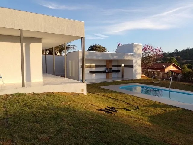 Casa à venda com 3 quartos, 200m² - Foto 1