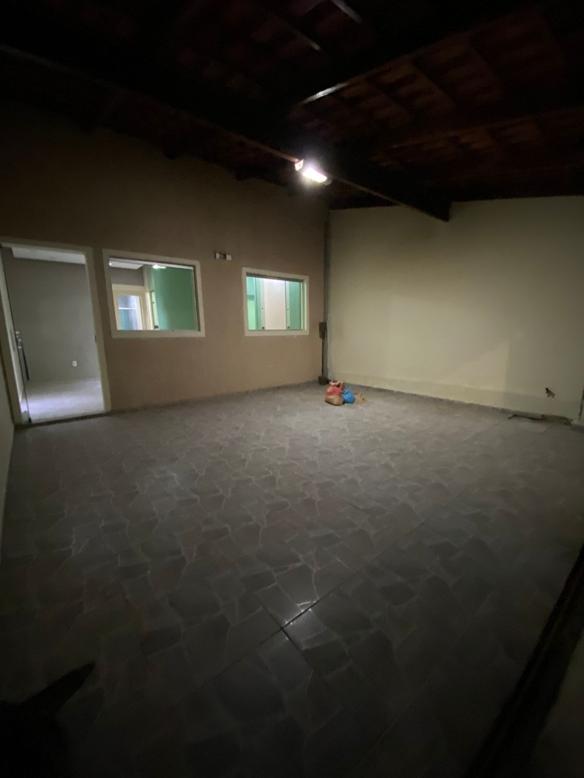 Casa à venda com 2 quartos, 100m² - Foto 2