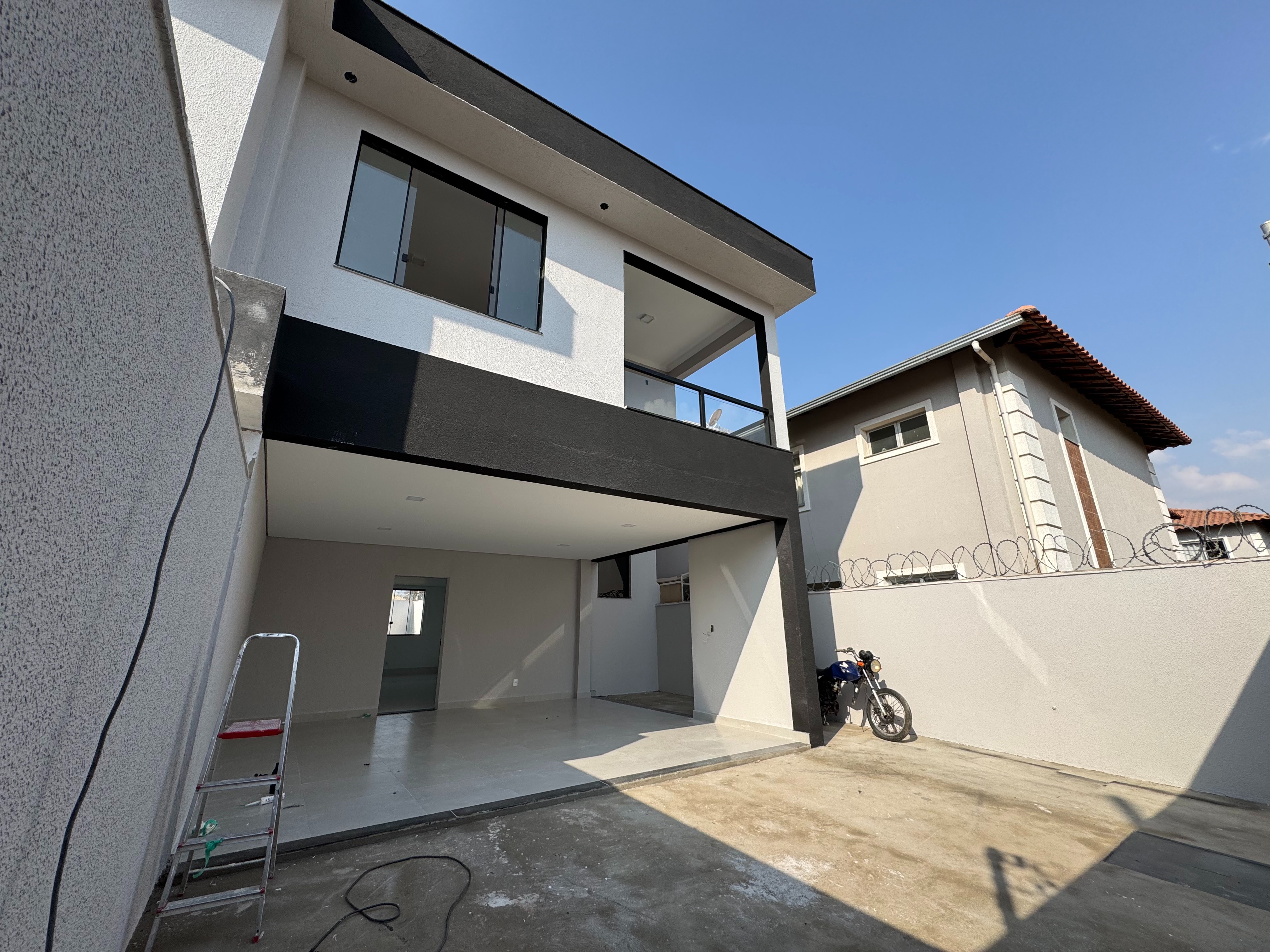 Casa à venda com 3 quartos, 170m² - Foto 1