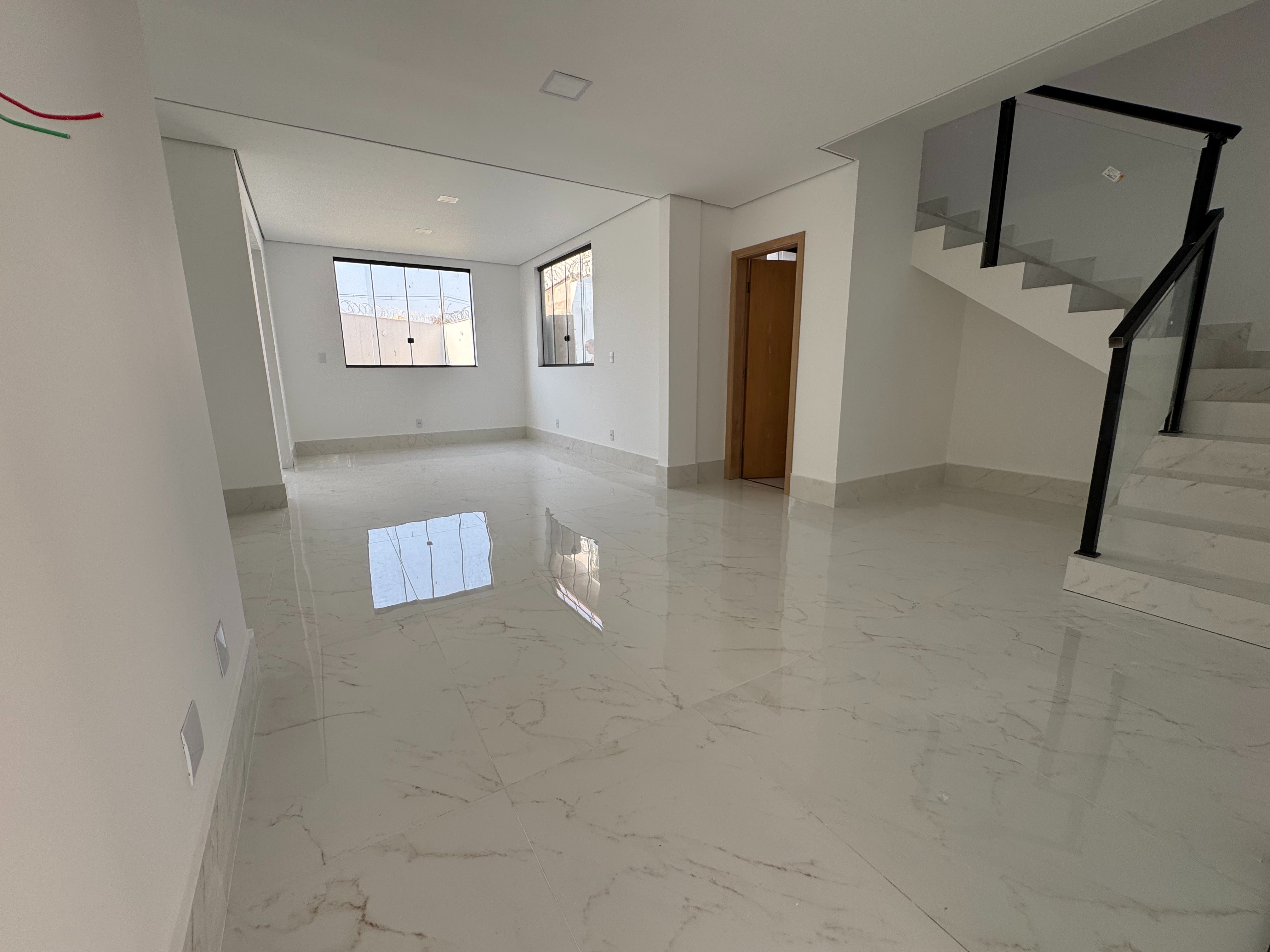 Casa à venda com 3 quartos, 170m² - Foto 4