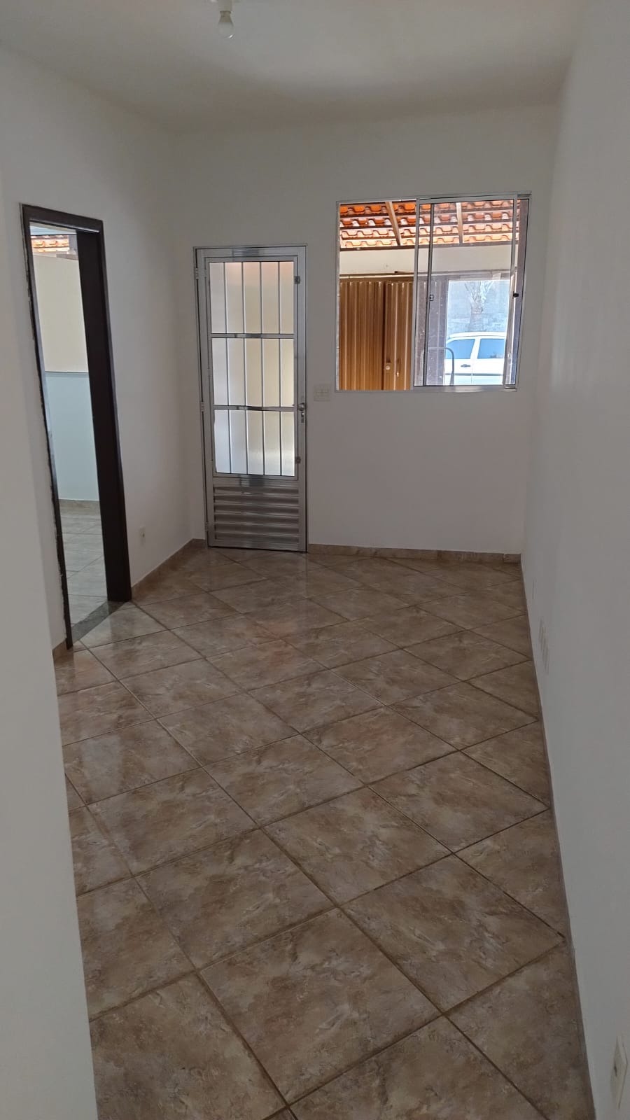 Casa à venda com 3 quartos, 100m² - Foto 1